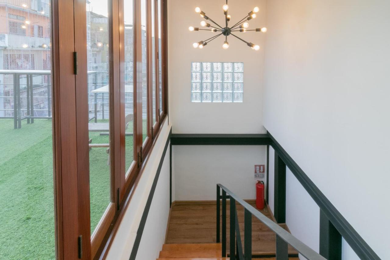 De 308 M² Con 8 Habitación/es Y 6 Baño/s De Uso Privado, En Siam Hostal
