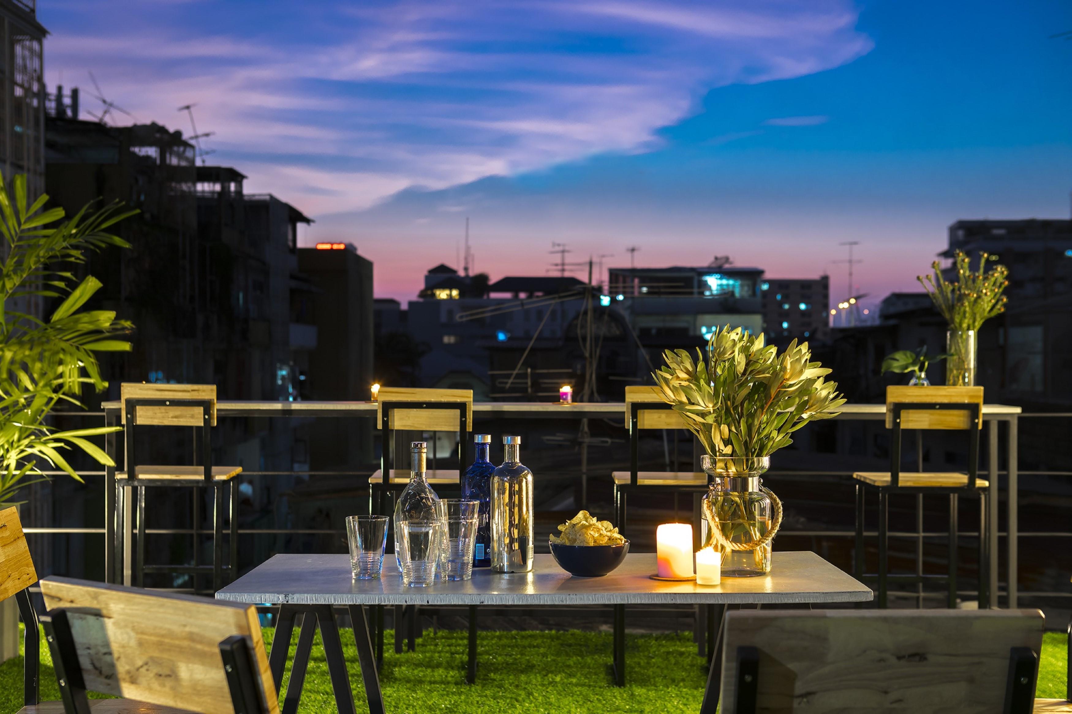 De 308 M² Con 8 Habitación/es Y 6 Baño/s De Uso Privado, En Siam Hostal *