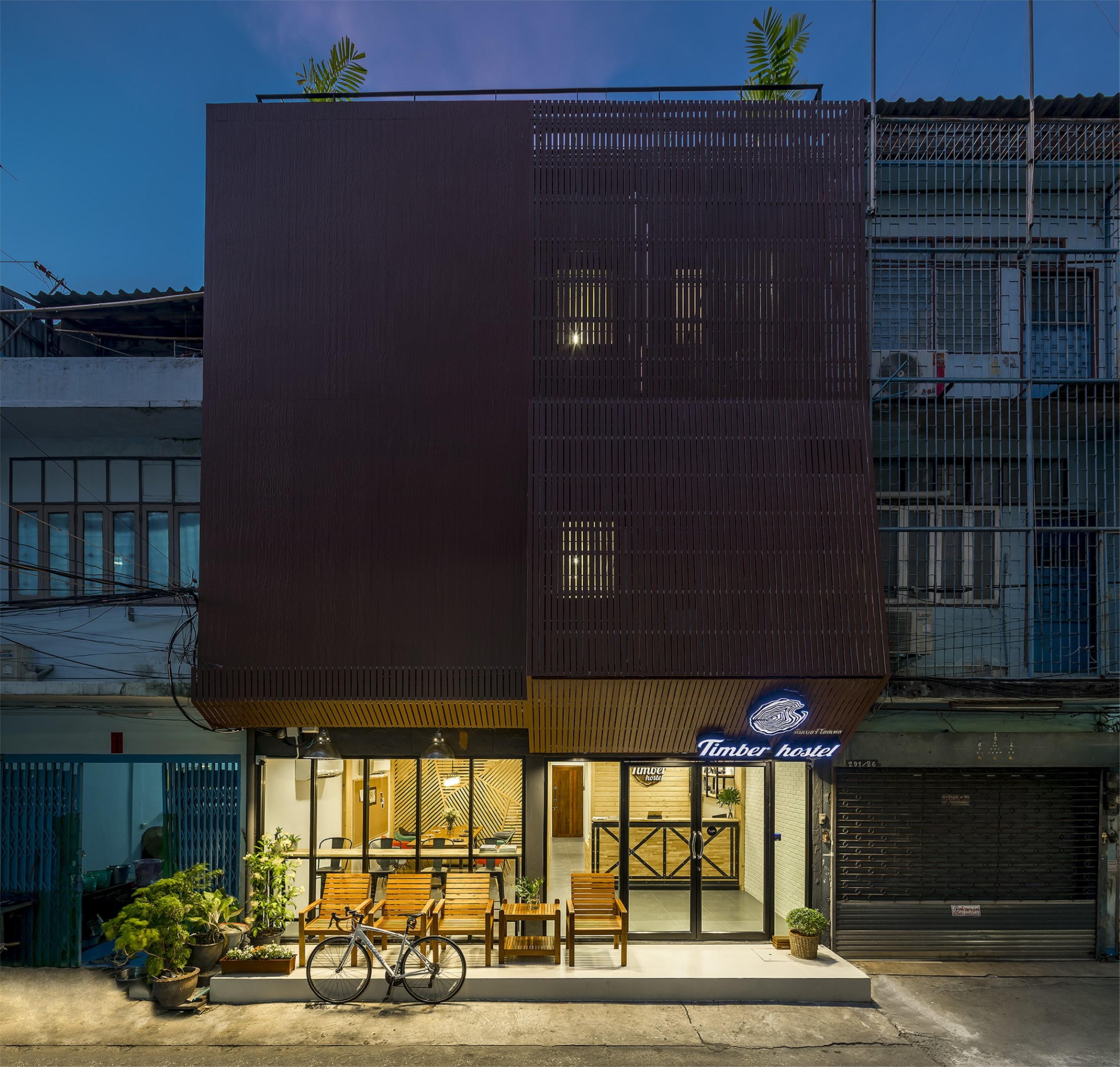 Hostal De 308 M² Con 8 Habitación/es Y 6 Baño/s De Uso Privado, En Siam *