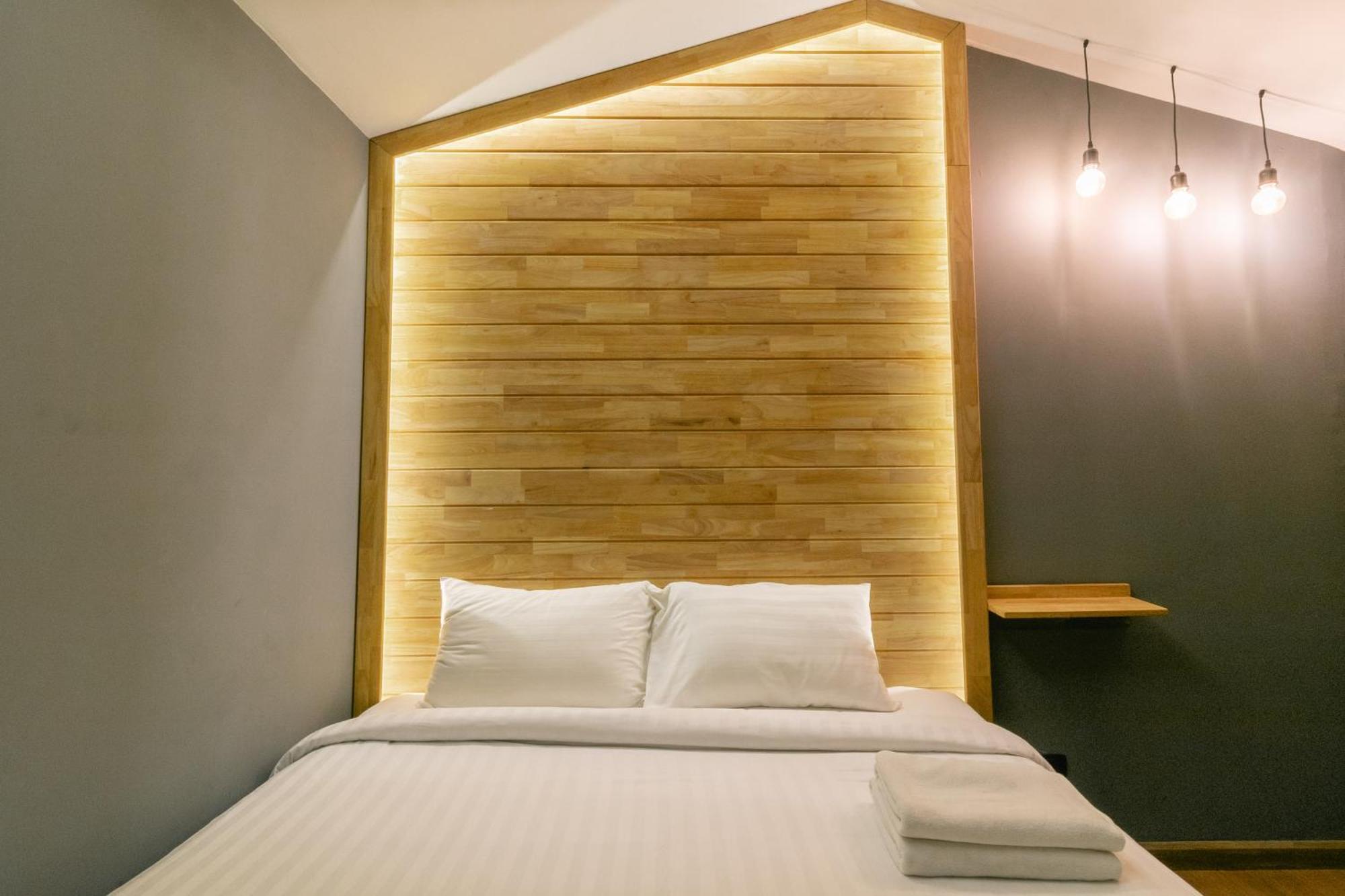 Hostal De 308 M² Con 8 Habitación/es Y 6 Baño/s De Uso Privado, En Siam *