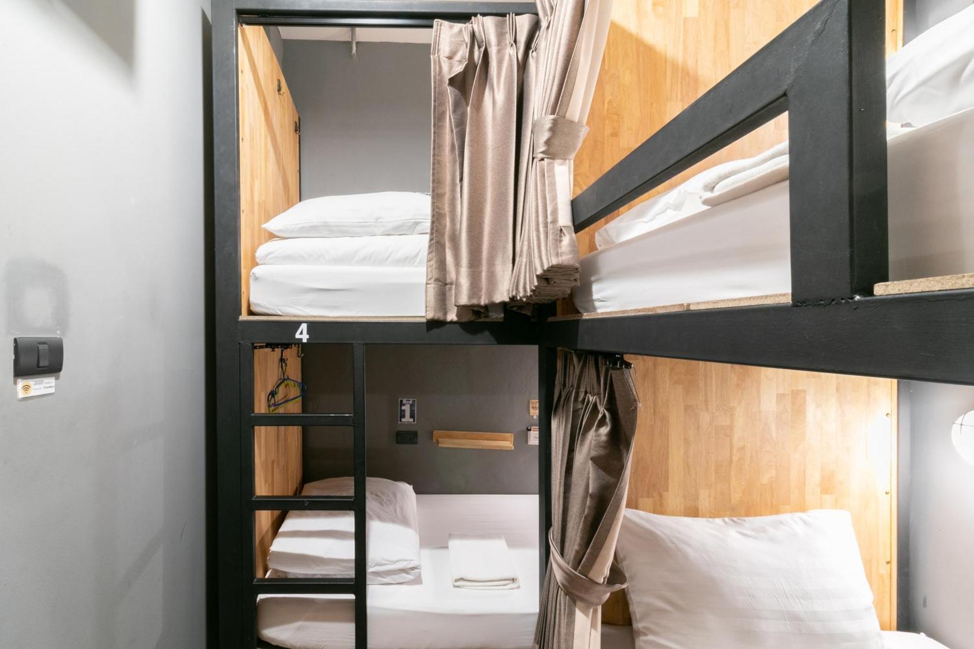 Hostal De 308 M² Con 8 Habitación/es Y 6 Baño/s De Uso Privado, En Siam *